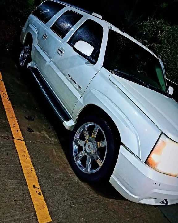 2003 Cadillac Escalade & EXT 2nd Gen - Image 6 of 6