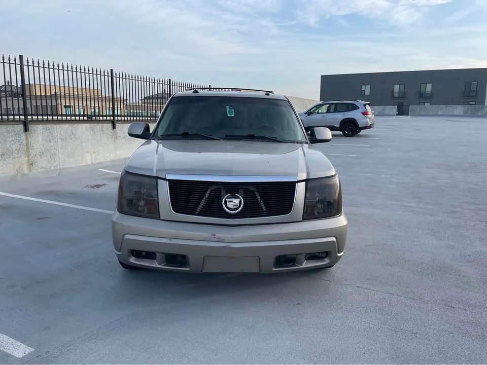 2003 Cadillac Escalade & EXT 2nd Gen - Image 2 of 10