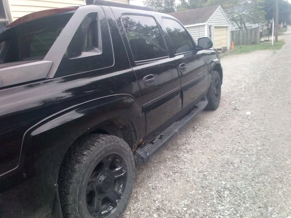 2003 Cadillac Escalade & EXT 2nd Gen - Image 2 of 7