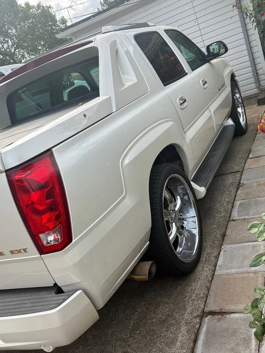 2003 Cadillac Escalade & EXT 2nd Gen - Image 3 of 8