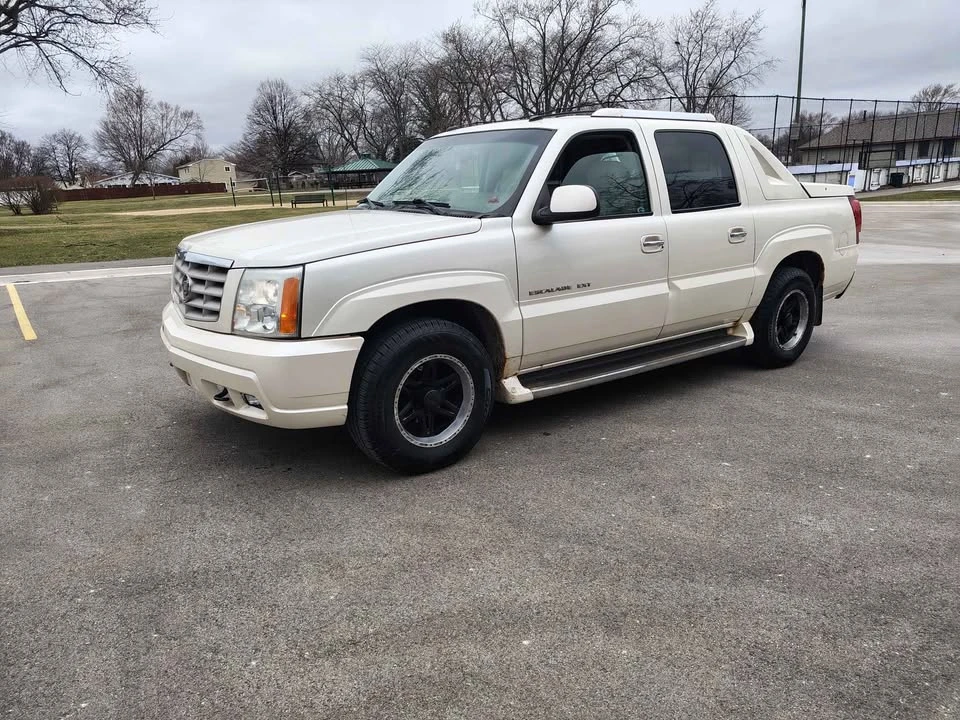 2003 Cadillac Escalade & EXT 2nd Gen - Image 2 of 9