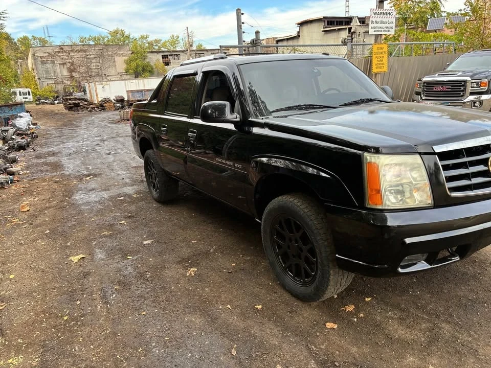 2003 Cadillac Escalade & EXT 2nd Gen - Image 3 of 9