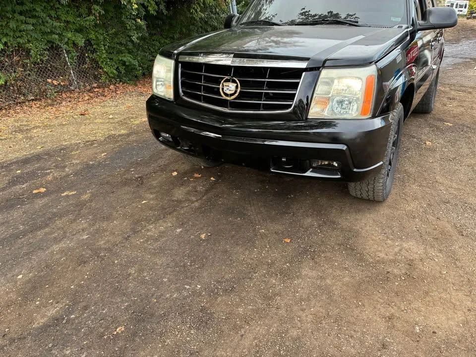 2003 Cadillac Escalade & EXT 2nd Gen - Image 2 of 9