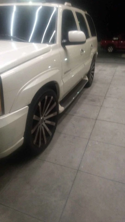 2003 Cadillac Escalade & EXT 2nd Gen - Image 3 of 3