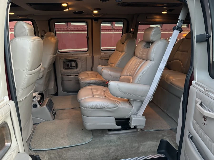 2003 Chevrolet Express - Image 8 of 14