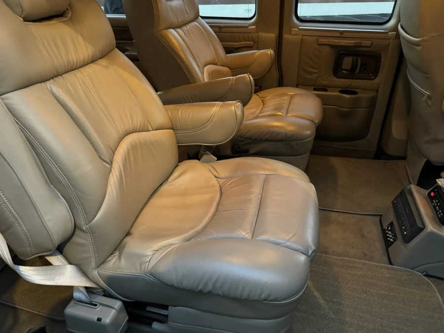 2003 Chevrolet Express - Image 12 of 14