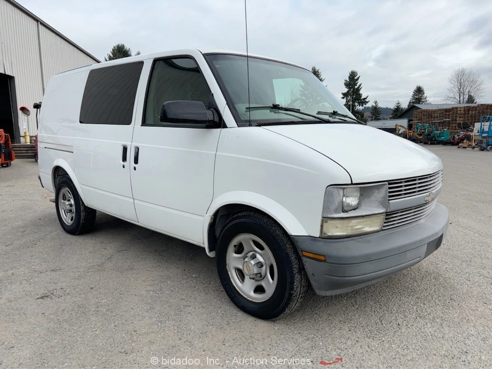 2003 Chevrolet Astro - Image 2 of 12