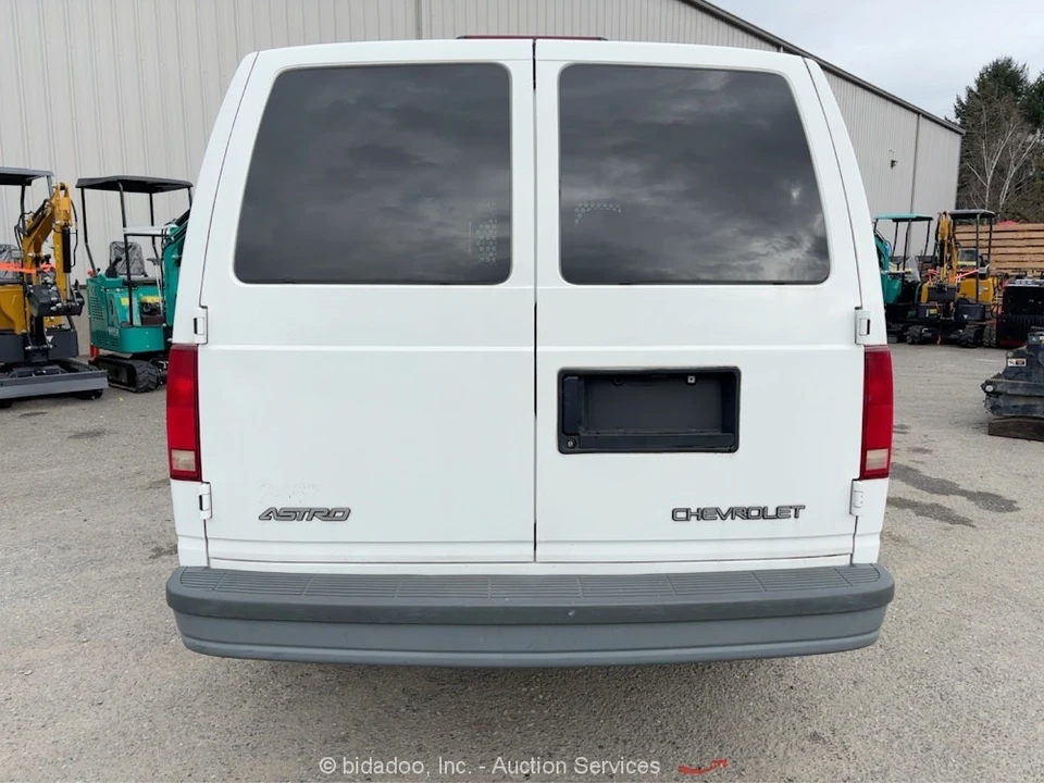 2003 Chevrolet Astro - Image 8 of 12