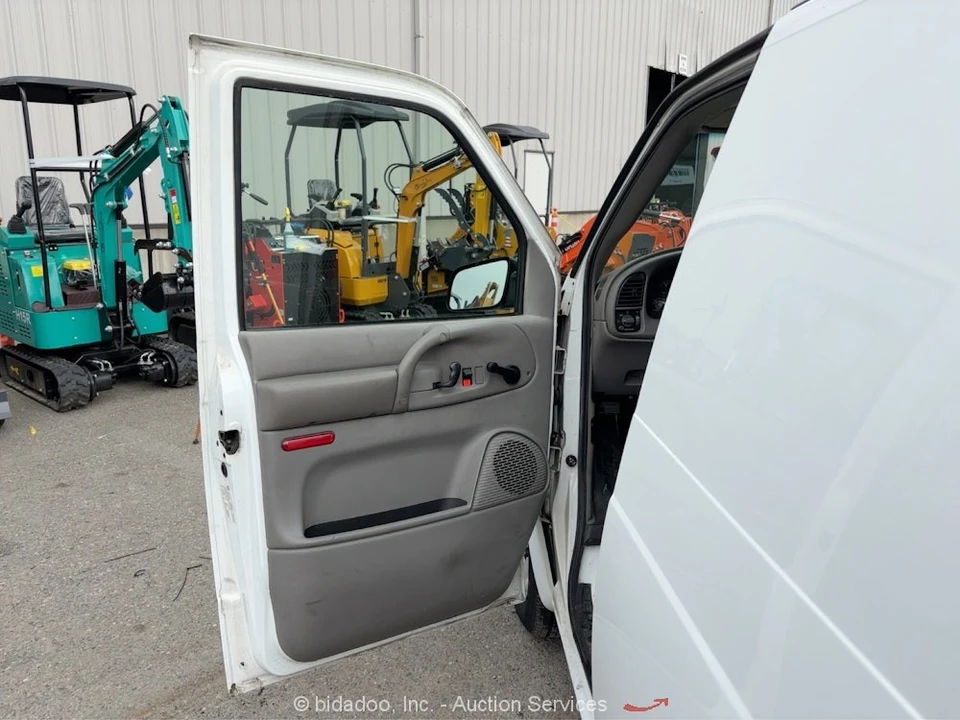2003 Chevrolet Astro - Image 11 of 12