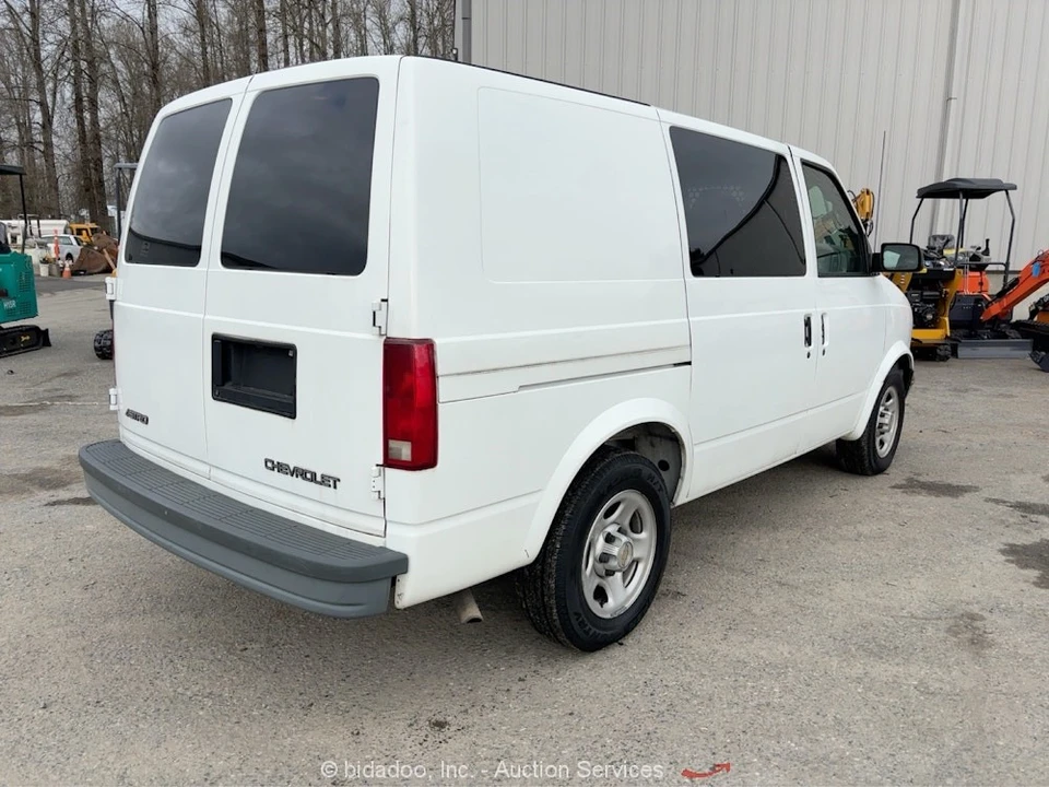 2003 Chevrolet Astro - Image 4 of 12