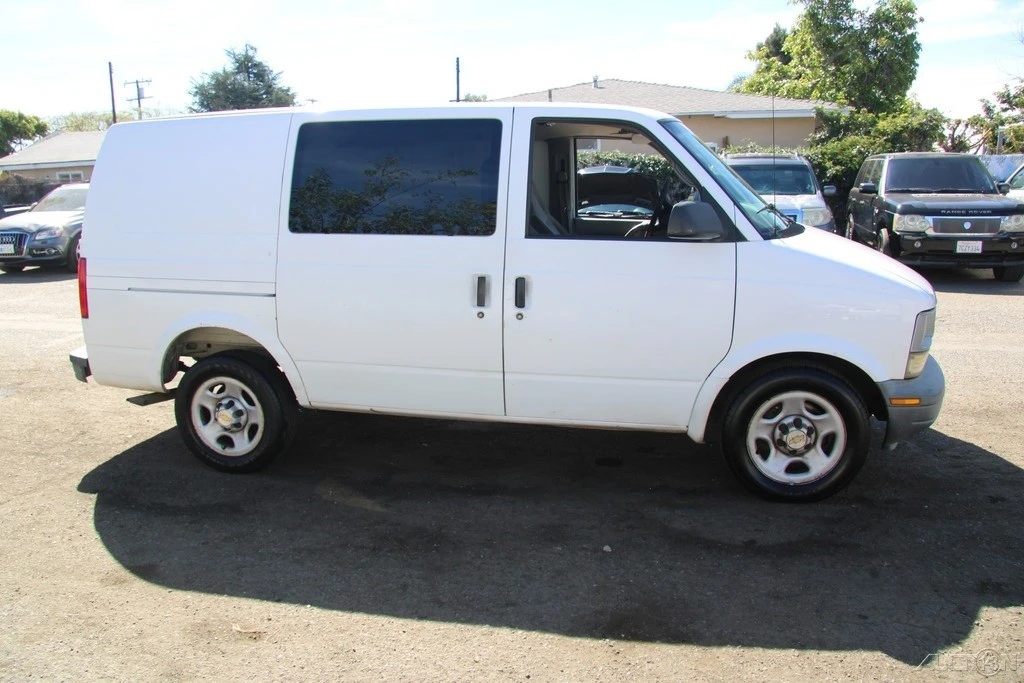 2003 Chevrolet Astro - Image 9 of 21