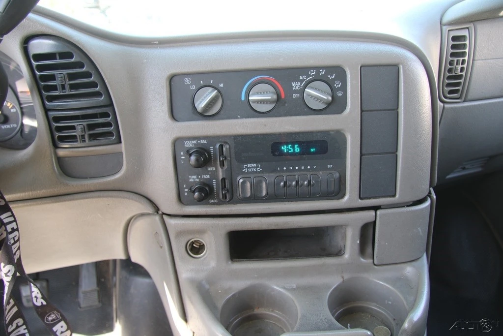 2003 Chevrolet Astro - Image 19 of 21