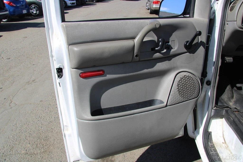 2003 Chevrolet Astro - Image 13 of 21