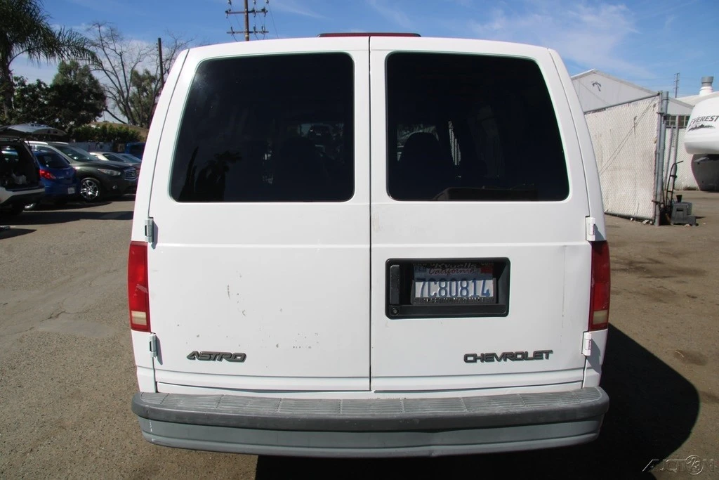2003 Chevrolet Astro - Image 6 of 21