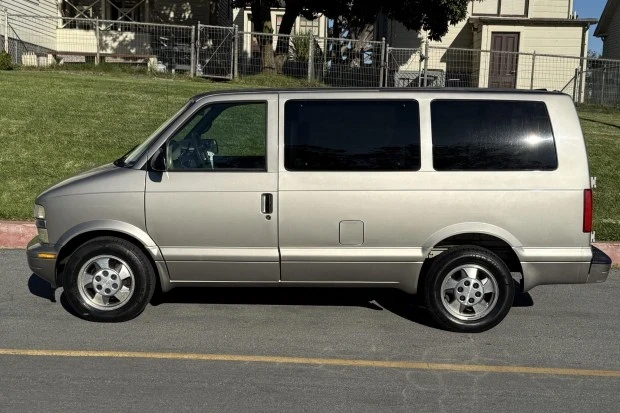 2003 Chevrolet Astro - Image 3 of 7