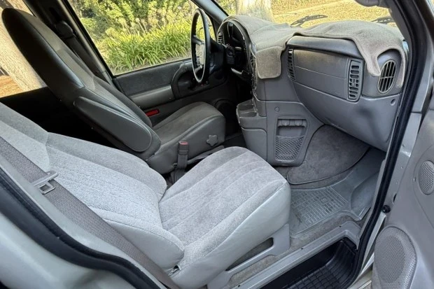 2003 Chevrolet Astro - Image 4 of 7