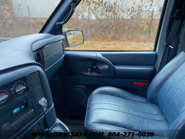 2003 Chevrolet Astro - Image 10 of 12