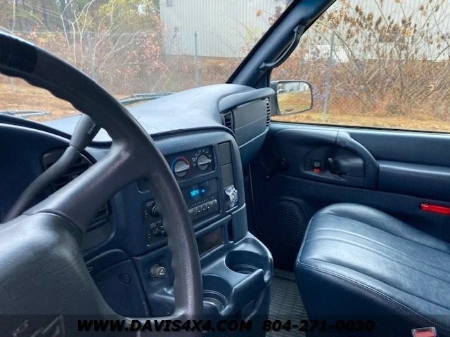 2003 Chevrolet Astro - Image 9 of 12