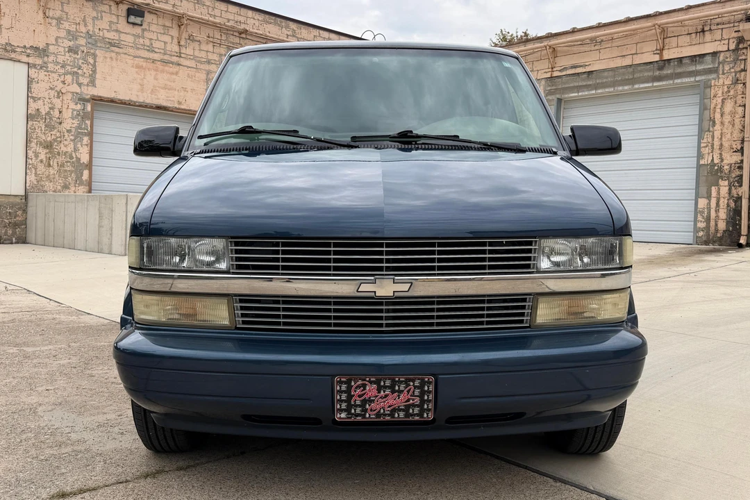 2003 Chevrolet Astro - Image 2 of 31