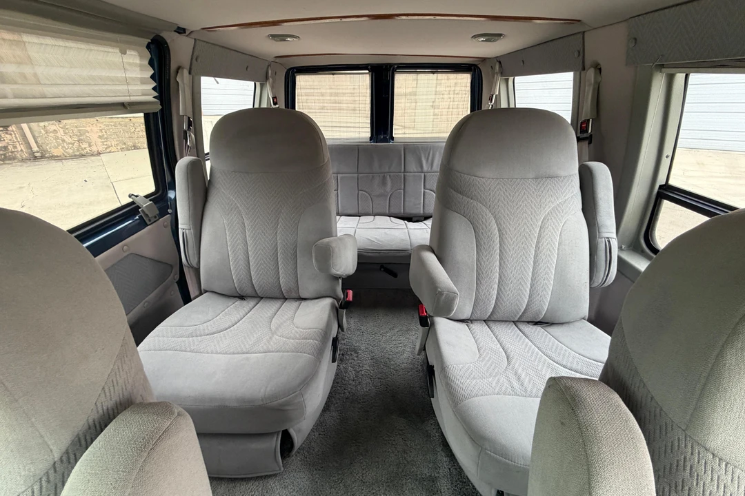 2003 Chevrolet Astro - Image 25 of 31