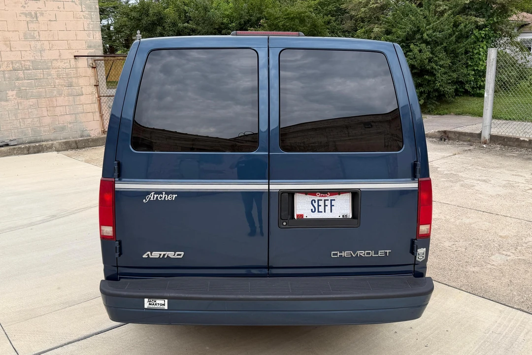 2003 Chevrolet Astro - Image 5 of 31