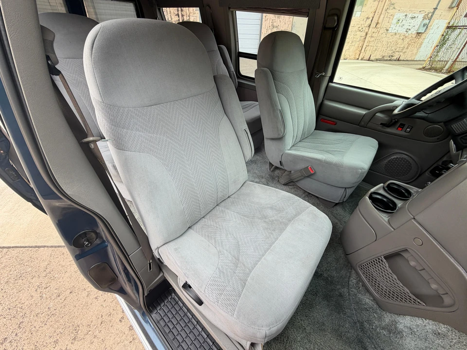 2003 Chevrolet Astro - Image 28 of 31