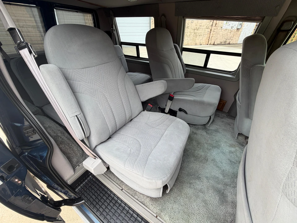 2003 Chevrolet Astro - Image 29 of 31