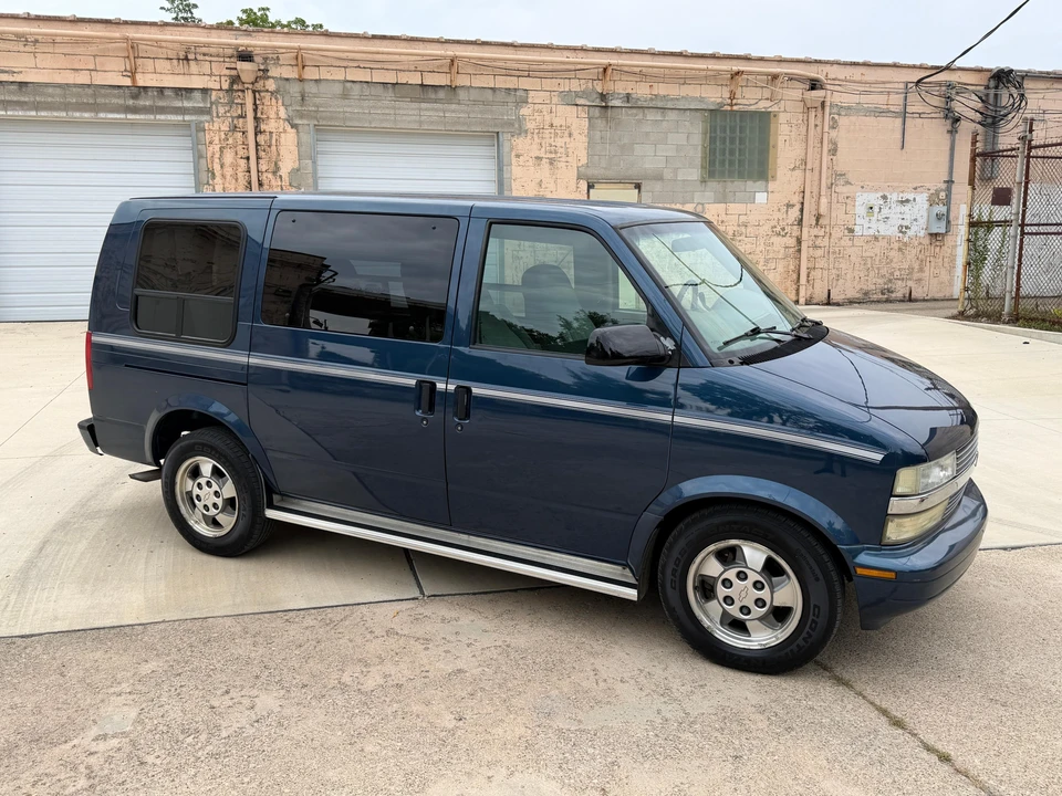 2003 Chevrolet Astro - Image 11 of 31