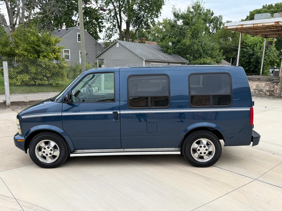 2003 Chevrolet Astro - Image 7 of 31