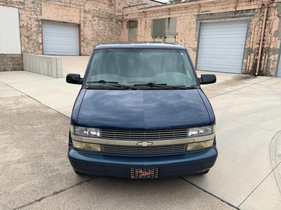 2003 Chevrolet Astro - Image 6 of 31