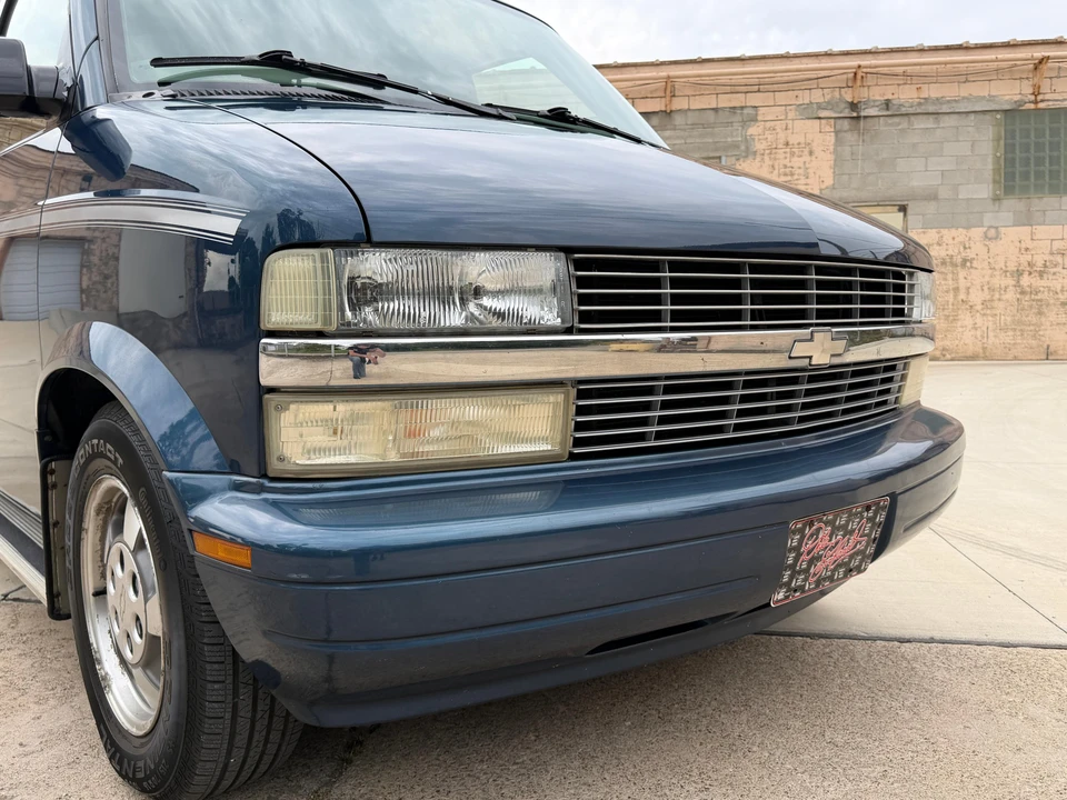 2003 Chevrolet Astro - Image 13 of 31
