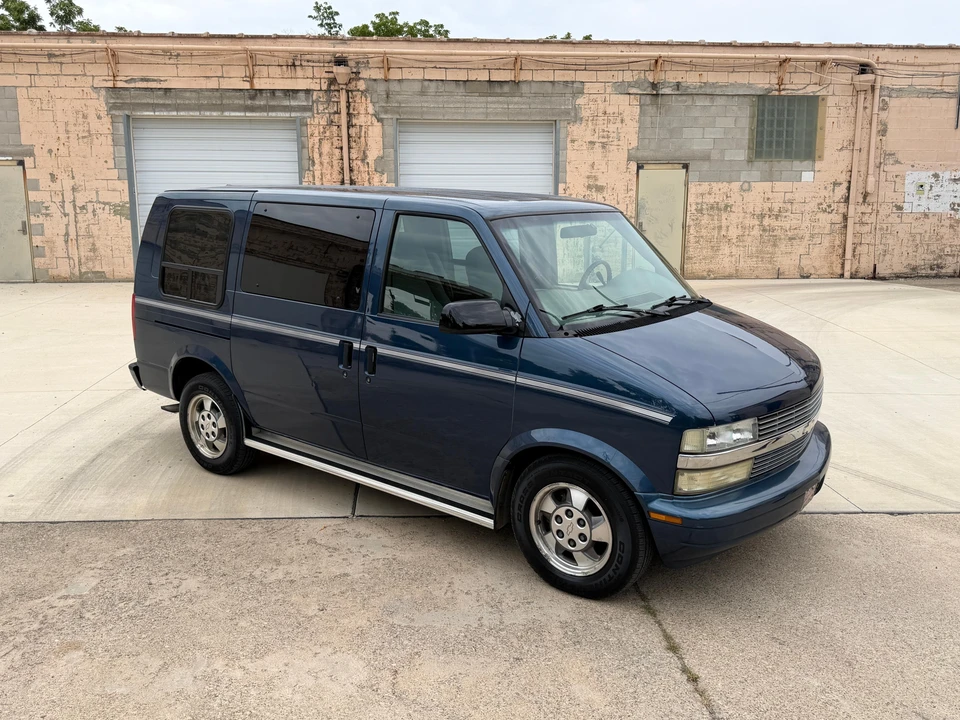 2003 Chevrolet Astro - Image 12 of 31