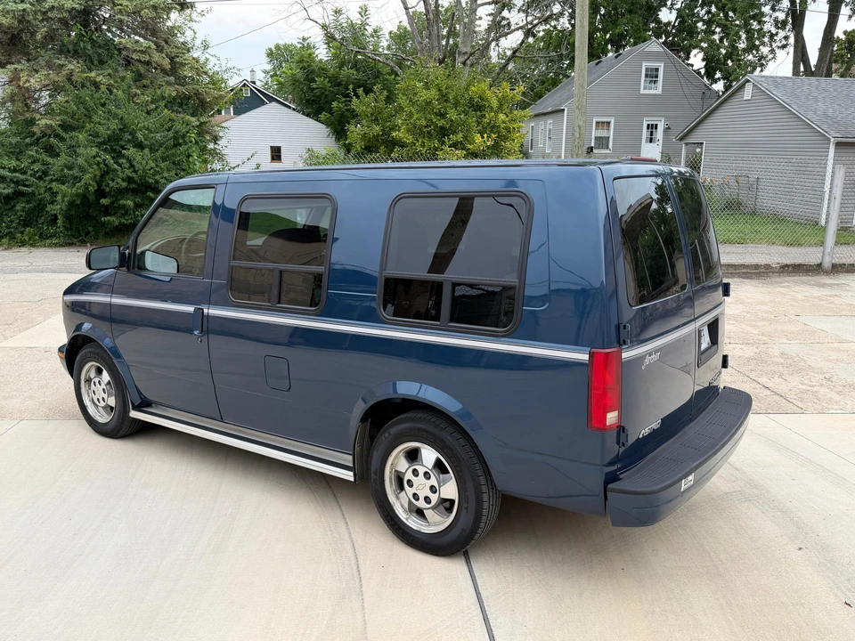 2003 Chevrolet Astro - Image 8 of 31