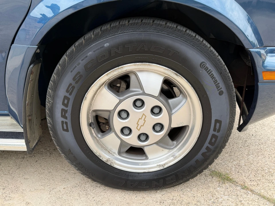 2003 Chevrolet Astro - Image 22 of 31