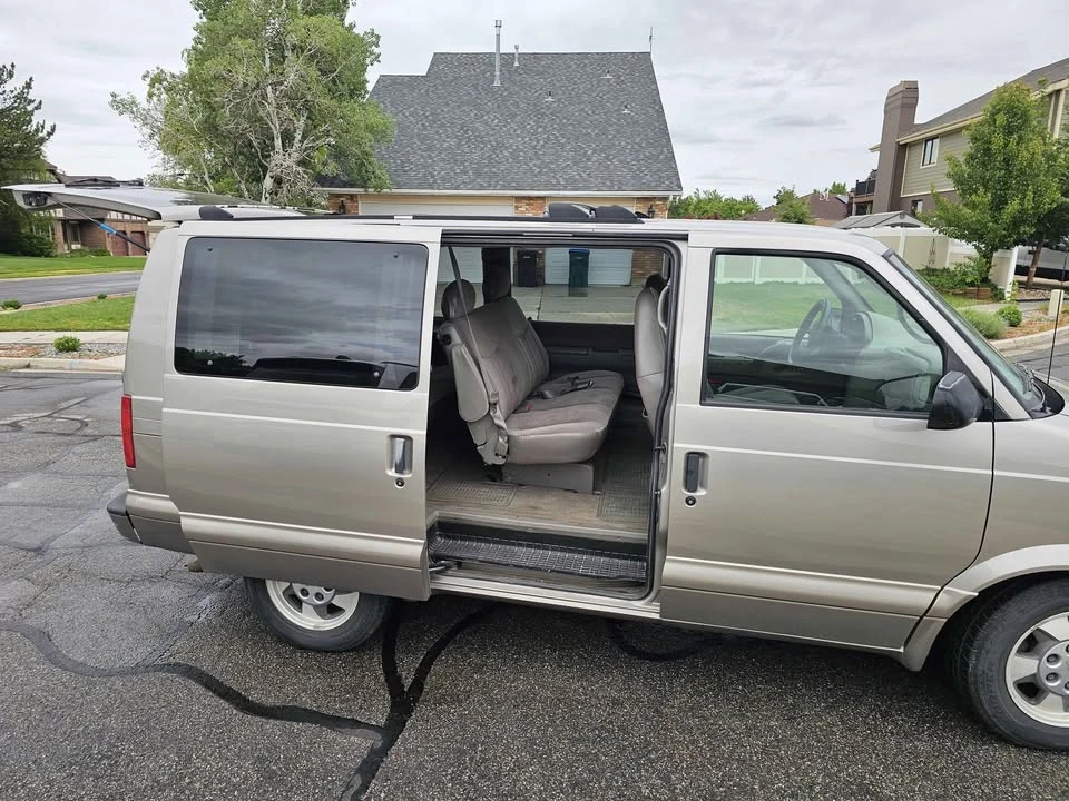 2003 Chevrolet Astro - Image 4 of 13