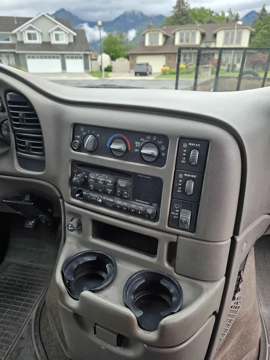 2003 Chevrolet Astro - Image 12 of 13