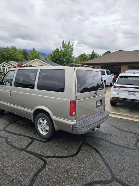 2003 Chevrolet Astro - Image 3 of 13