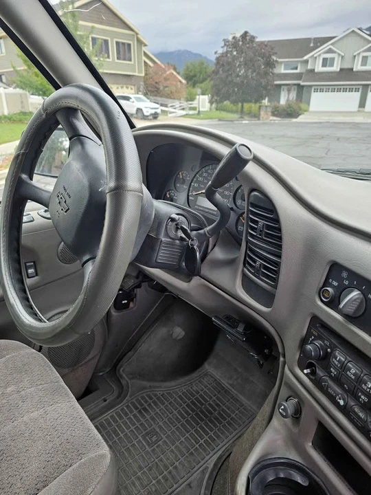 2003 Chevrolet Astro - Image 9 of 13
