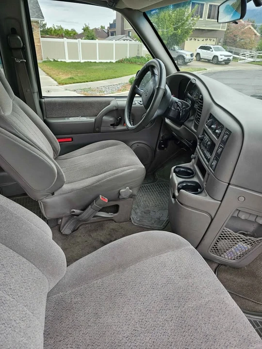 2003 Chevrolet Astro - Image 10 of 13