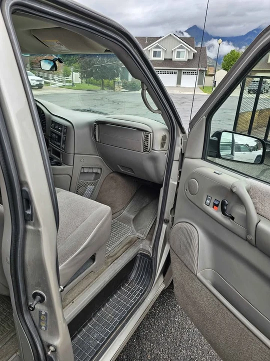2003 Chevrolet Astro - Image 11 of 13