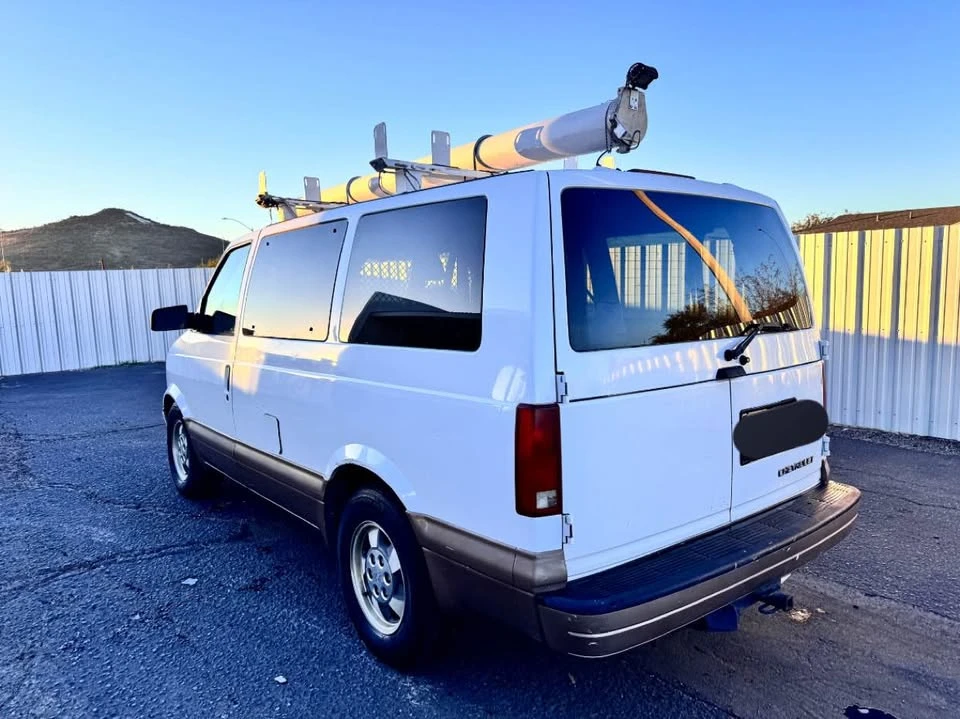 2003 Chevrolet Astro - Image 3 of 11