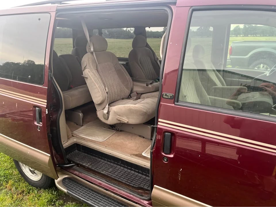 2003 Chevrolet Astro - Image 8 of 20