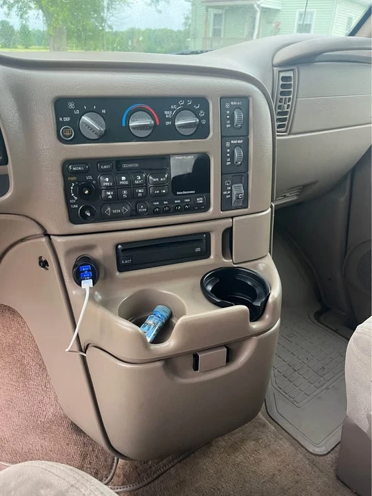 2003 Chevrolet Astro - Image 16 of 20