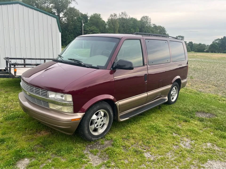 2003 Chevrolet Astro - Image 2 of 20