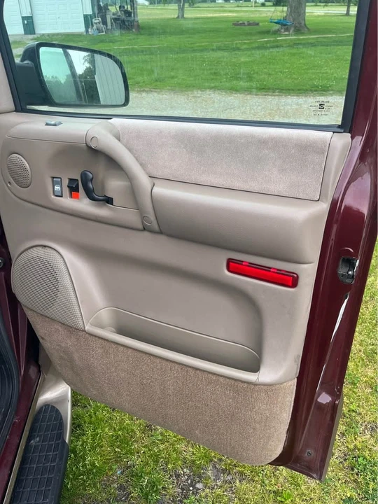 2003 Chevrolet Astro - Image 12 of 20
