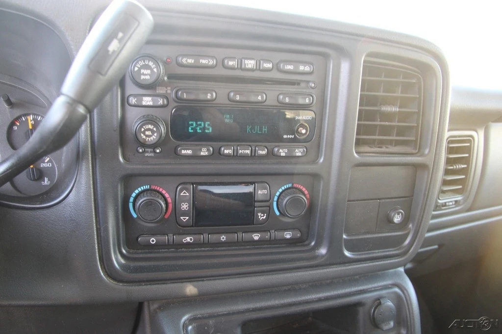 2003 Chevrolet Avalanche - Image 16 of 21
