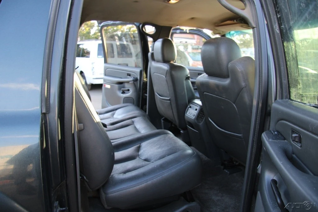 2003 Chevrolet Avalanche - Image 20 of 21