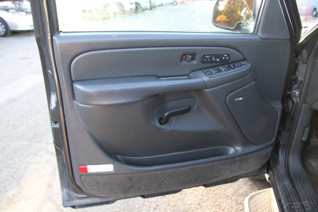 2003 Chevrolet Avalanche - Image 10 of 21