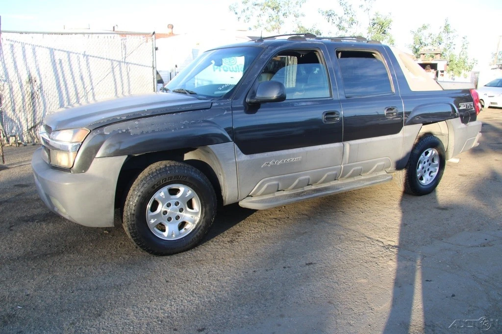 2003 Chevrolet Avalanche - Image 6 of 21