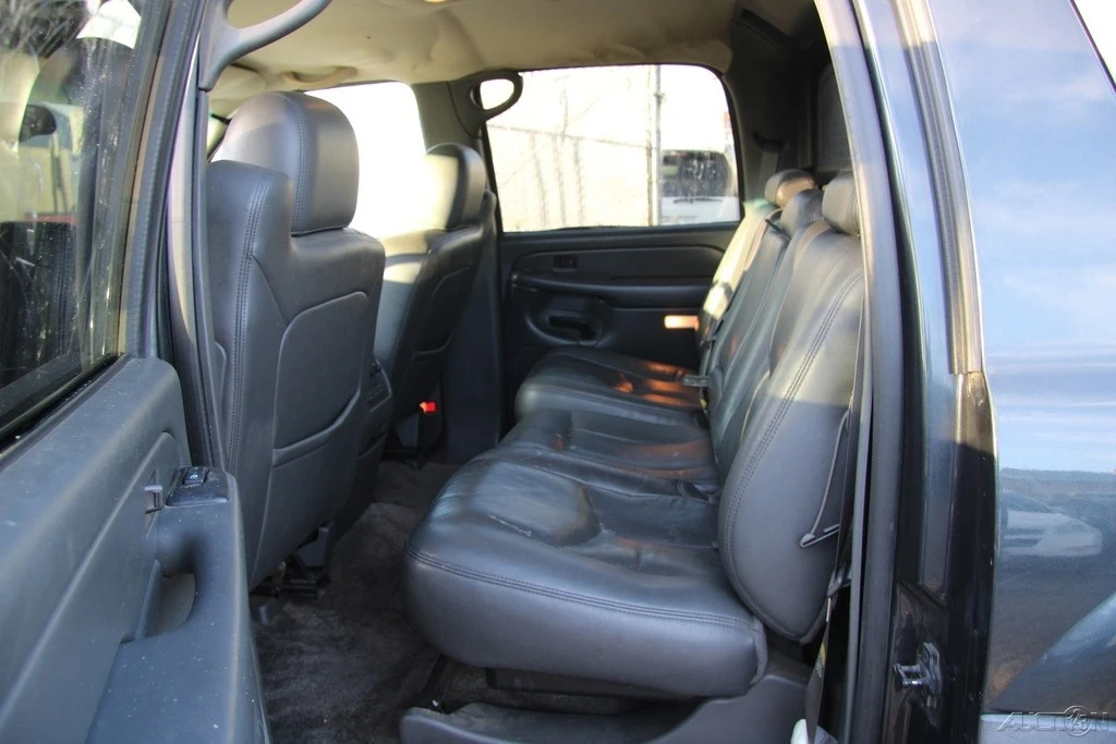 2003 Chevrolet Avalanche - Image 18 of 21